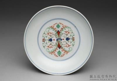 图片[2]-Dish with wucai polychrome decoration of flowers, Qing dynasty, Daoguang reign (1821-1850 )-China Archive